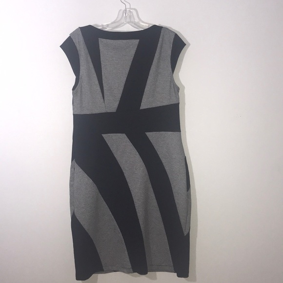 Black designed dress - Picture 3 of 3